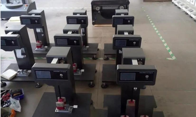 壓力試驗(yàn)機(jī)在選購(gòu)與測(cè)量的時(shí)候要注意什么事項(xiàng)？